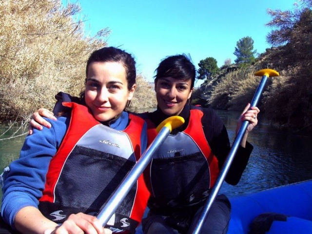 En la balsa de rafting